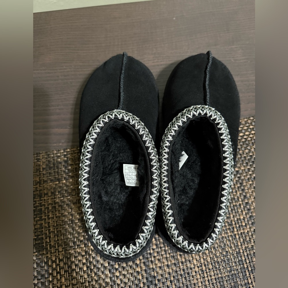 UGG Black Slippers with White Detailing - Picture 6 of 10